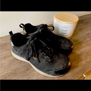 Womens keen steel toe shoes size 8 black